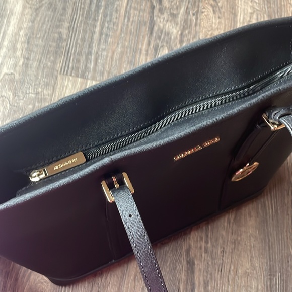 Black Jet Set Travel Large Saffiano Leather Tote - Picture 3 of 10